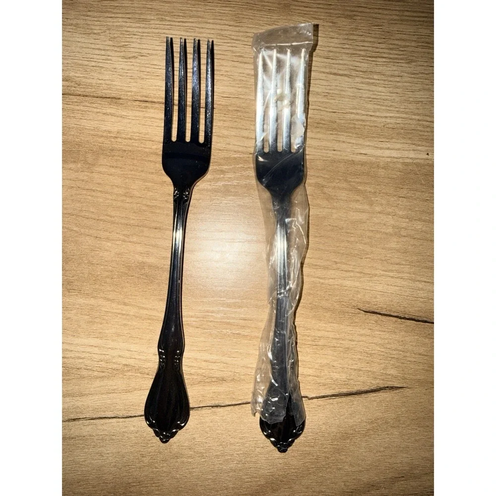 2 Oneida Chateau DINNER Forks Community Deluxe Stainless Flatware Set of 2‎